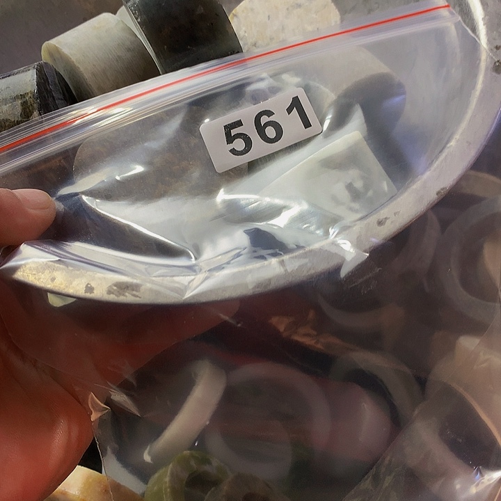 蛇纹石玉珠宝半成品未镶嵌