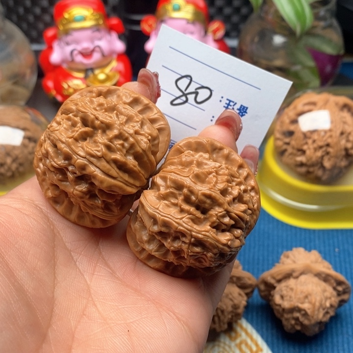 文玩核桃把件80号45闷白狮子头