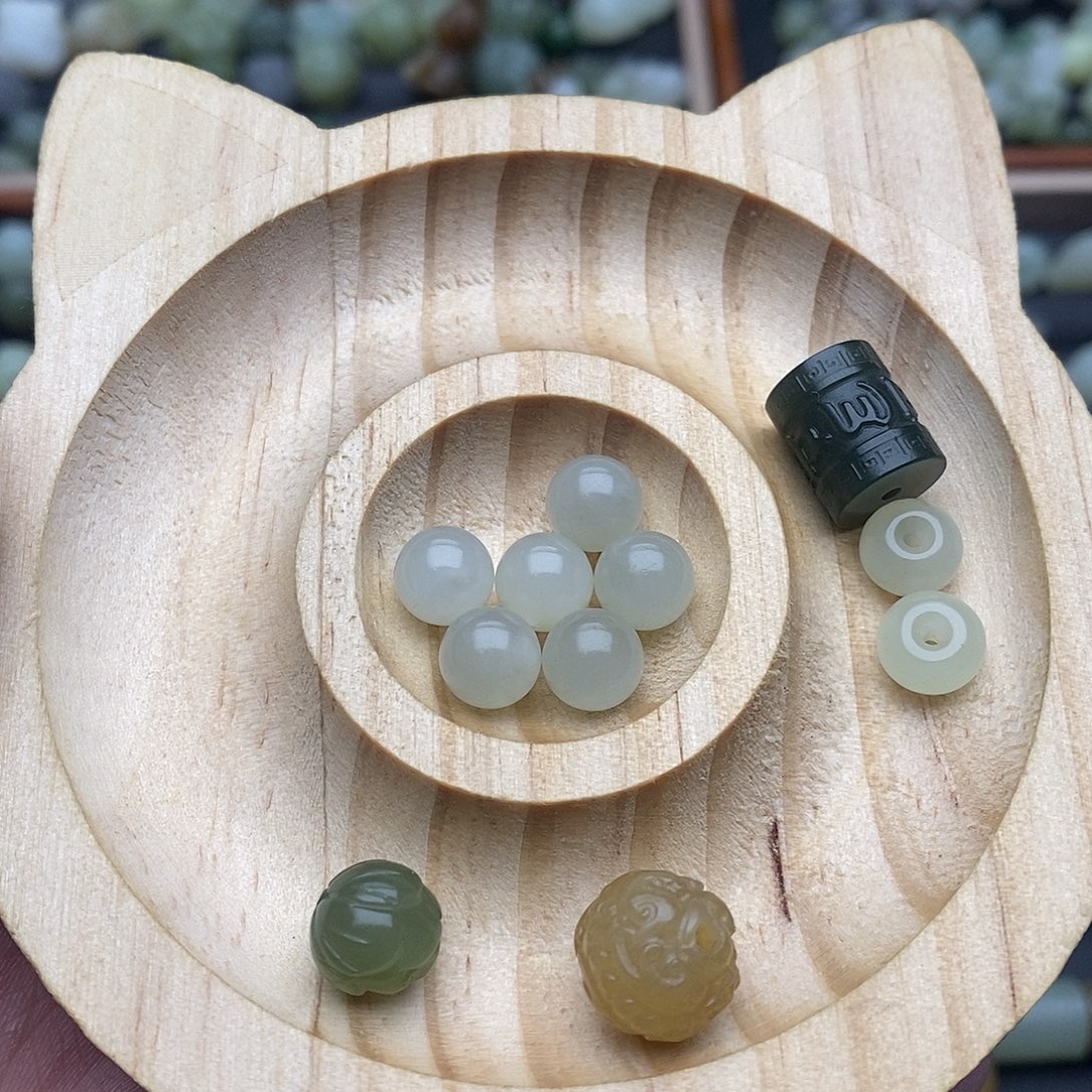 老***钓和田玉未镶嵌珠宝半成品