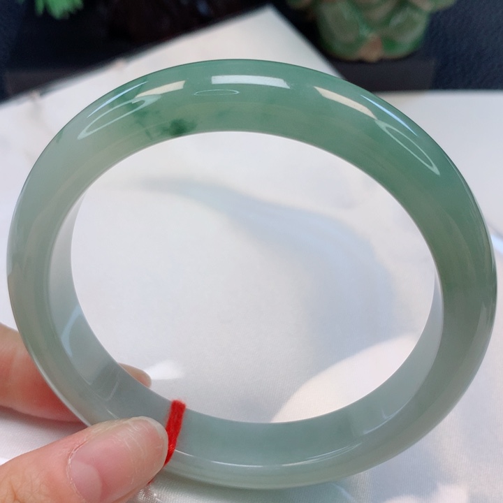 翡翠手镯未镶嵌61圈