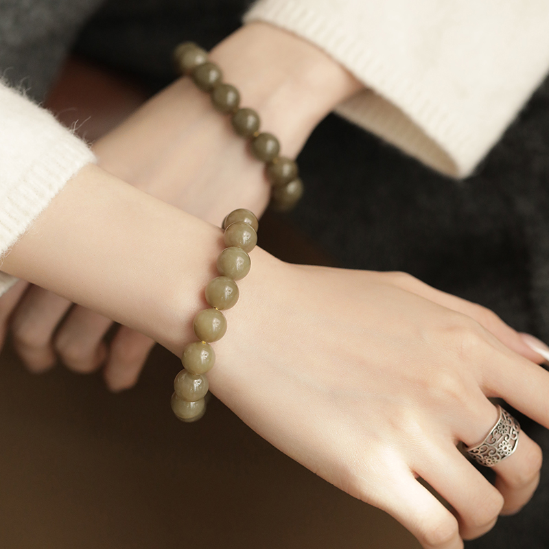 S12460晶贵坊>和田玉糖料圆珠弹力手串深浅不一多样性发