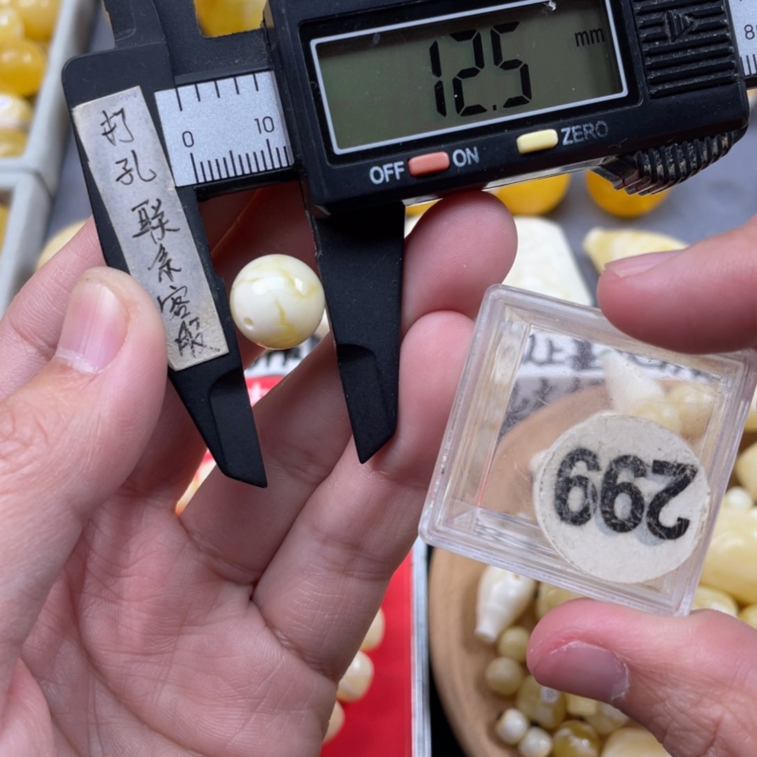 蜜蜡珠宝奇石未镶嵌