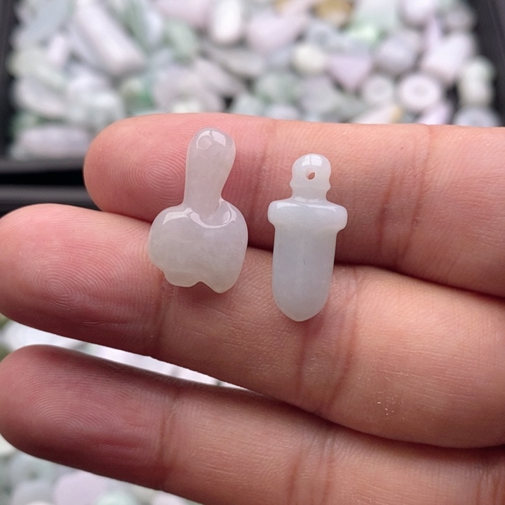 萧***药翡翠未镶嵌吊坠(不含链)