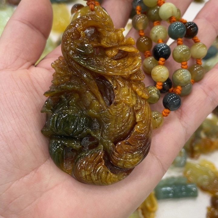 独***下蛇纹石玉未镶嵌颈饰