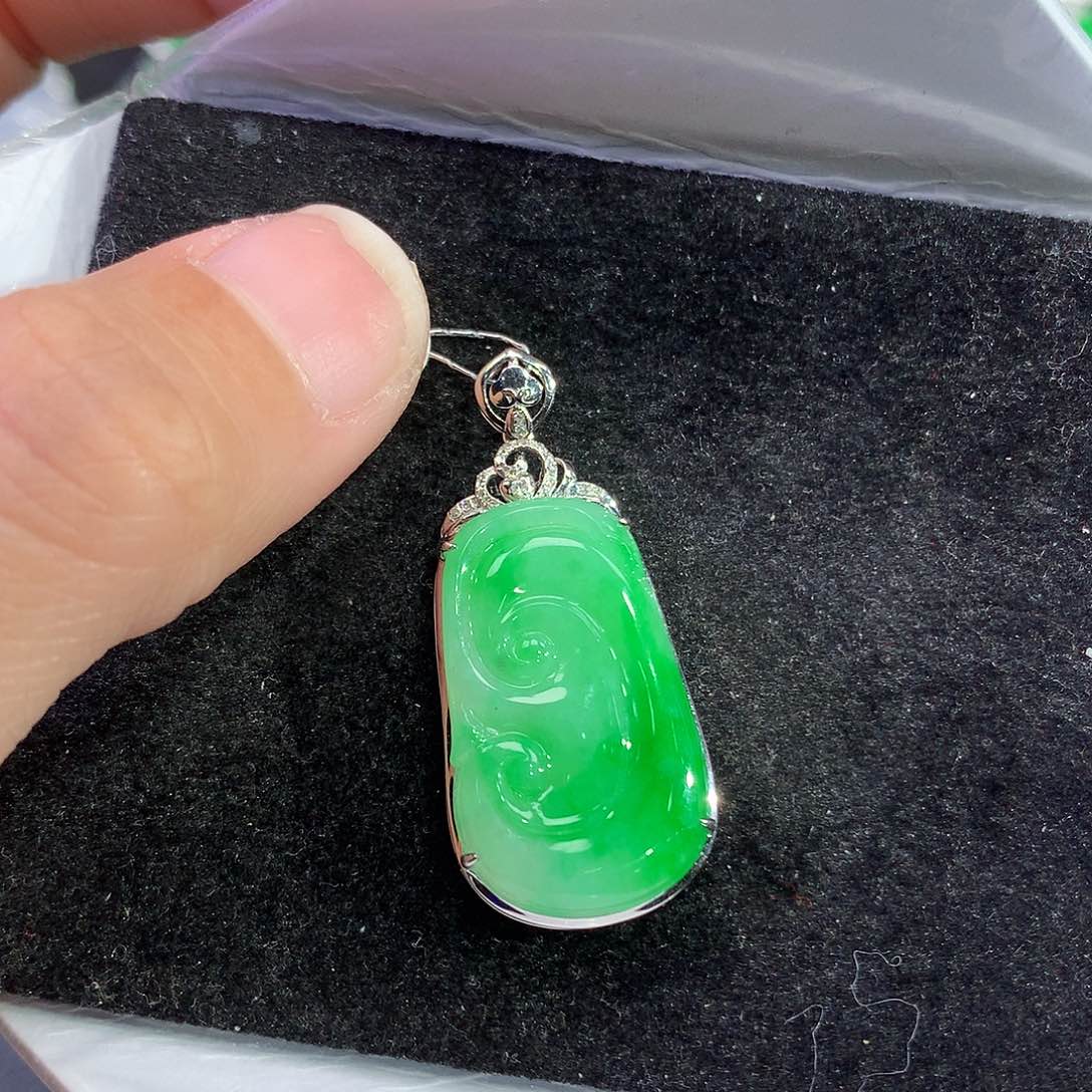 翡翠吊坠(赠链)18K金镶嵌快***堂