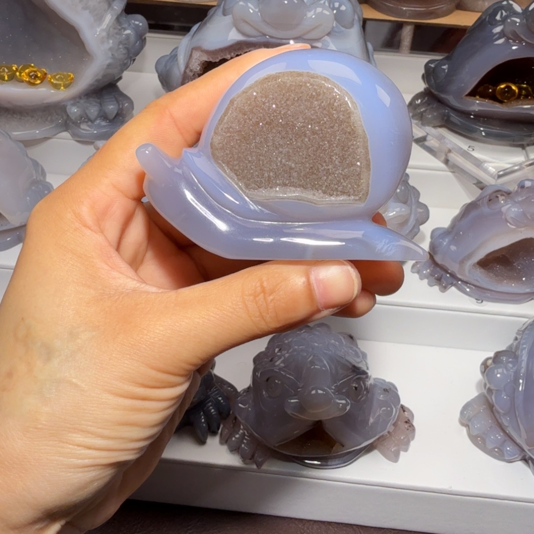 郑***陌玛瑙/玉髓未镶嵌摆件