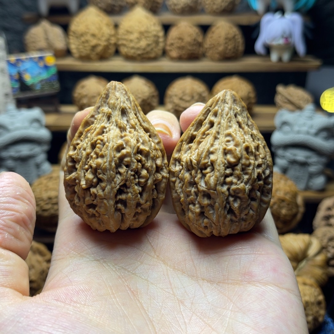 文玩核桃吊坠36尺坐佛