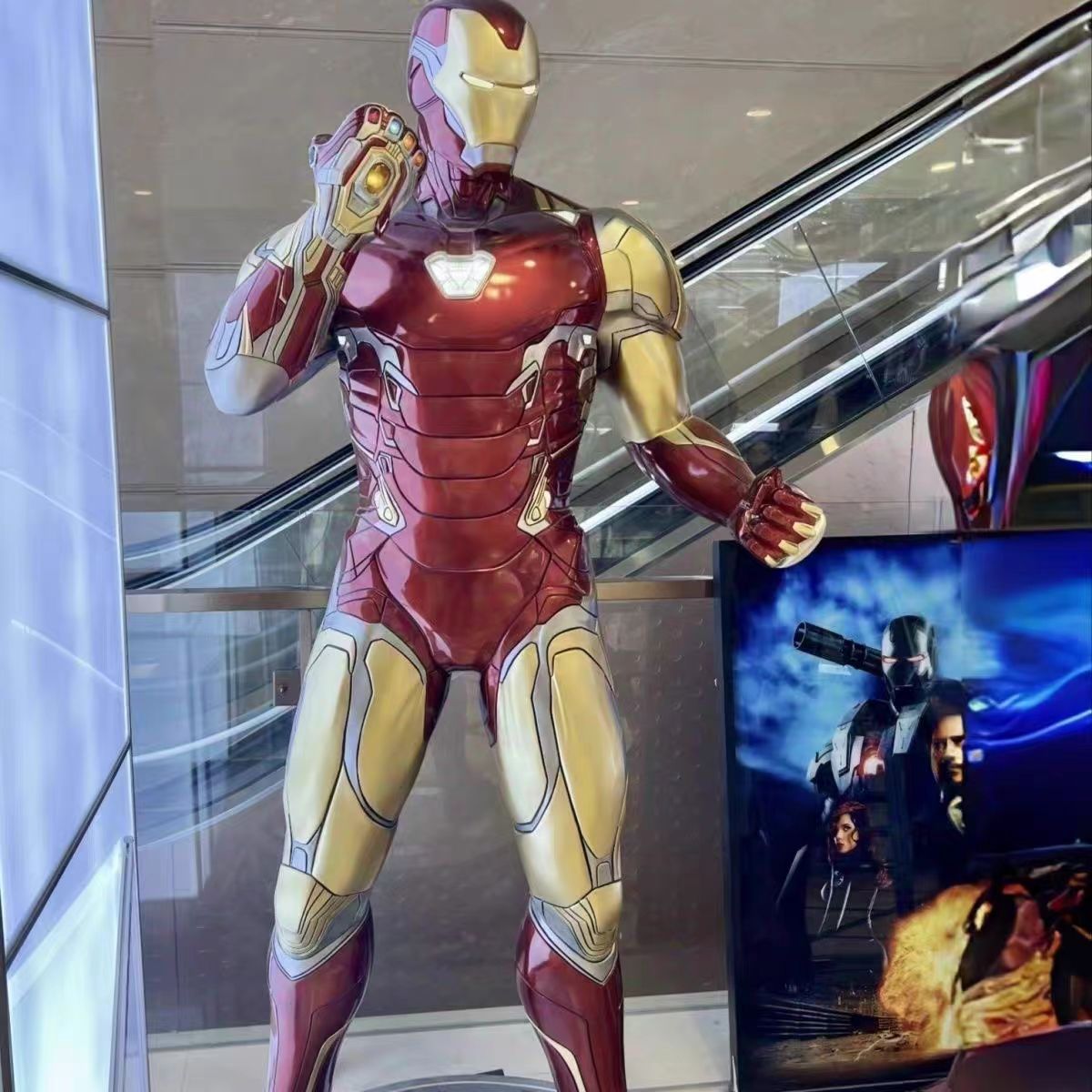 定制款钢铁侠MK85全身像带地台创意雕像摆件钢铁侠摆件摆设工艺品