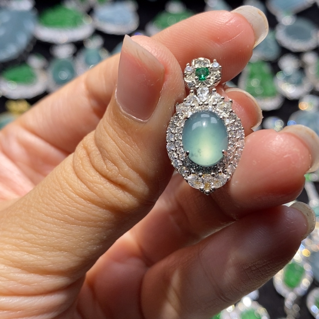 翡翠未镶嵌颈饰翡翠