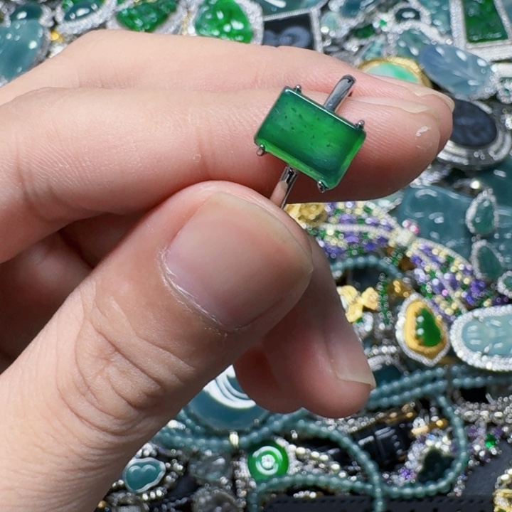 翡翠未镶嵌颈饰天然A货翡翠放漏