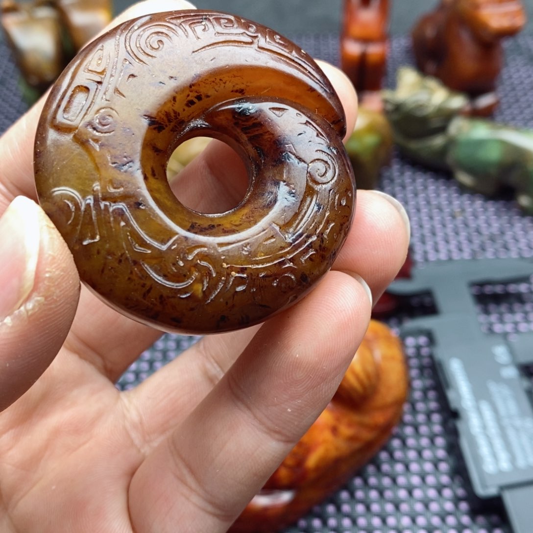 蛇纹石玉颈饰未镶嵌