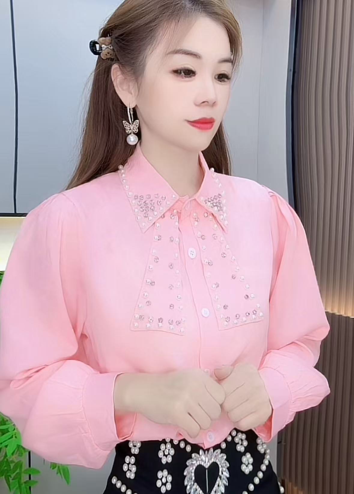 4468# 钉珠蝴蝶结领气质衬衣