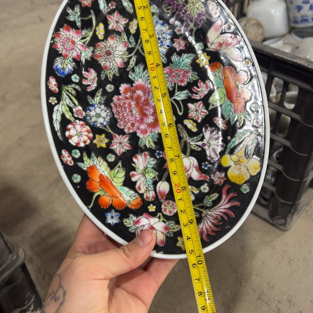 其他陶25厘米黑底万花鱼盘