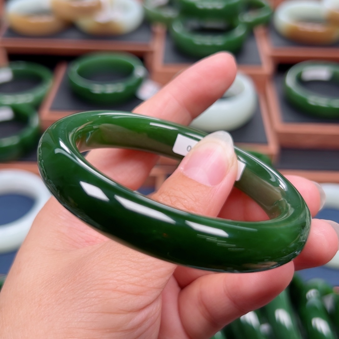 未镶嵌手镯和田玉（碧玉）