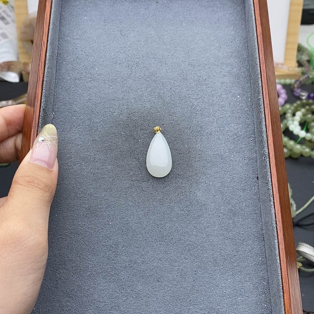 和田玉吊坠(不含链)18K金镶嵌