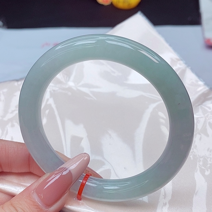 翡翠手镯未镶嵌56圈