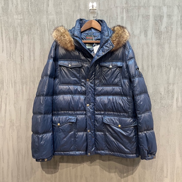 95新 Prada/普拉达 藏蓝色倒三角钢标连帽带毛羽绒服 58码 Z00670