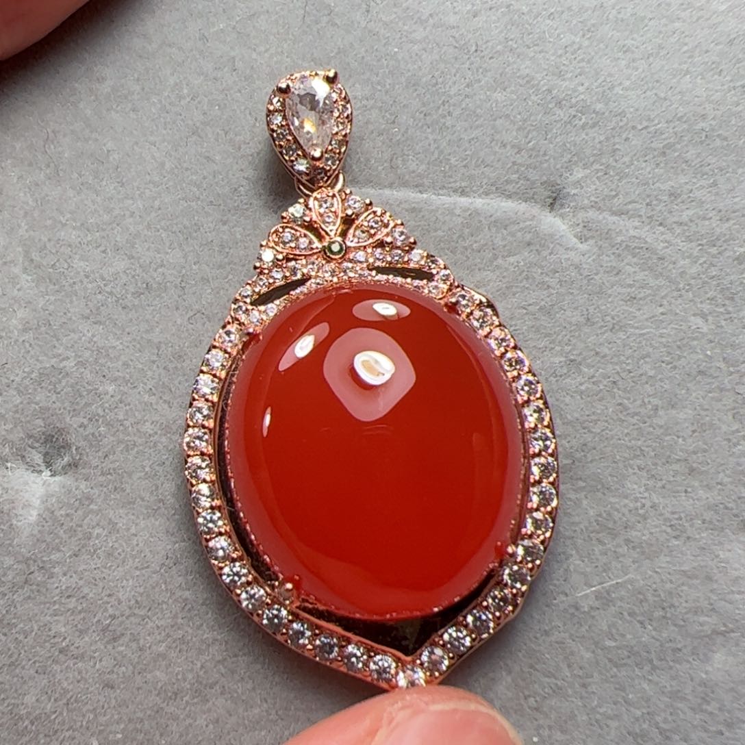 南红玛瑙吊坠合金