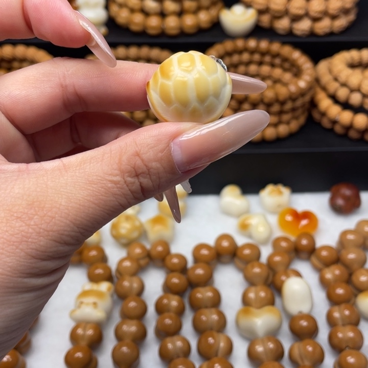 螃***.吊坠猴头核桃富甲