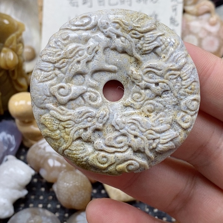 颈饰未镶嵌硅化珊瑚（珊瑚玉）