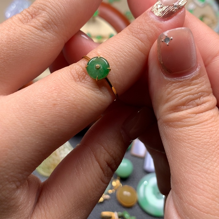 翡翠戒指18K金镶嵌翡翠