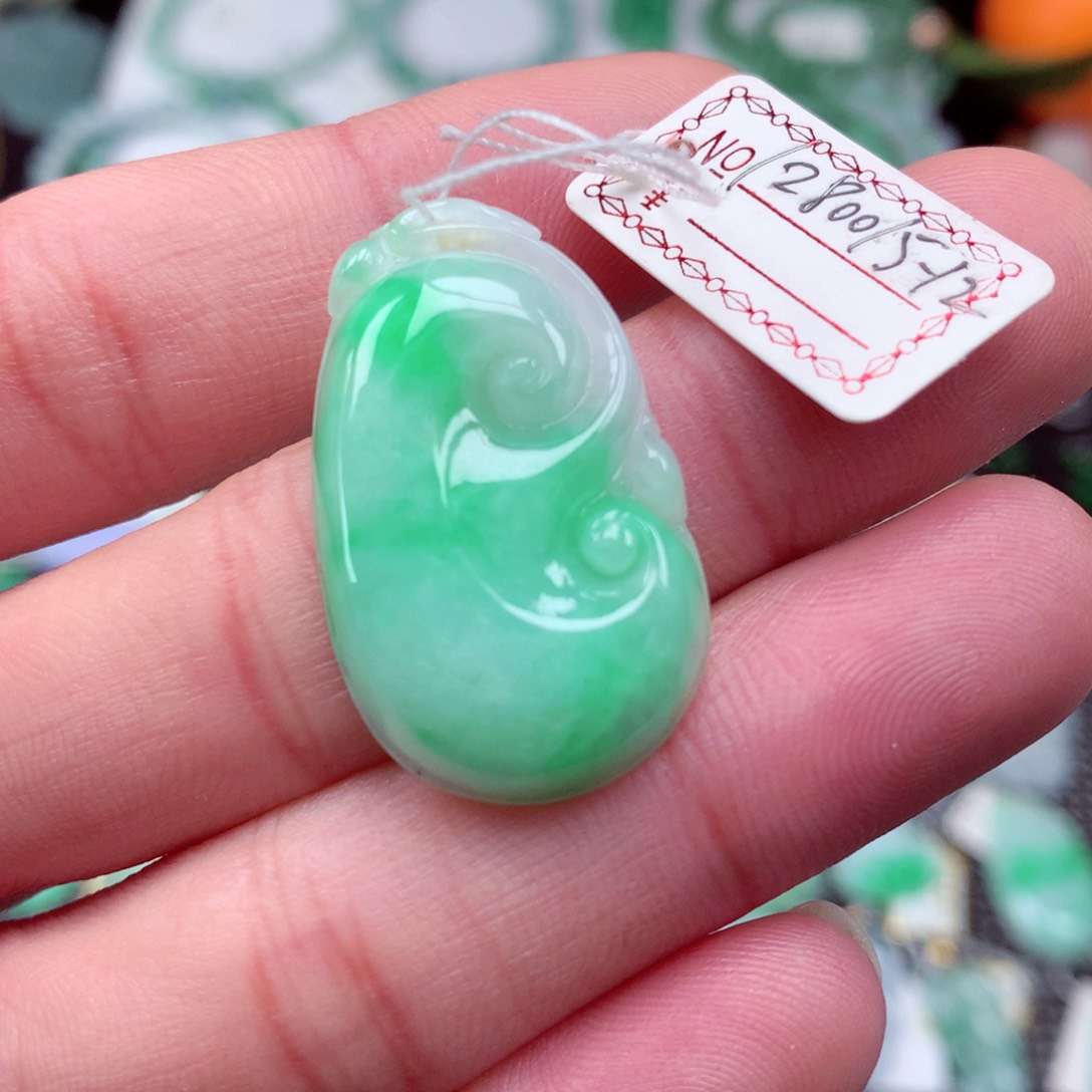 翡翠颈饰未镶嵌翡翠吊坠