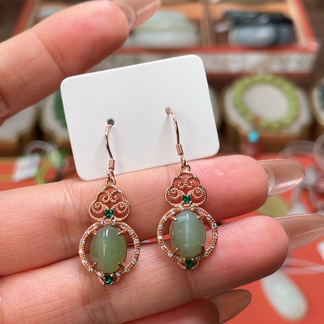 和田玉（碧玉）未镶嵌耳饰