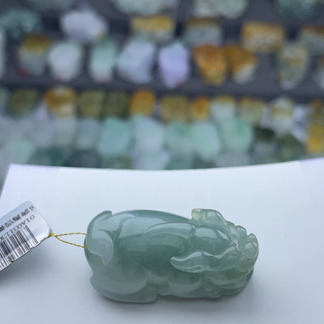 翡翠未镶嵌颈饰貔貅