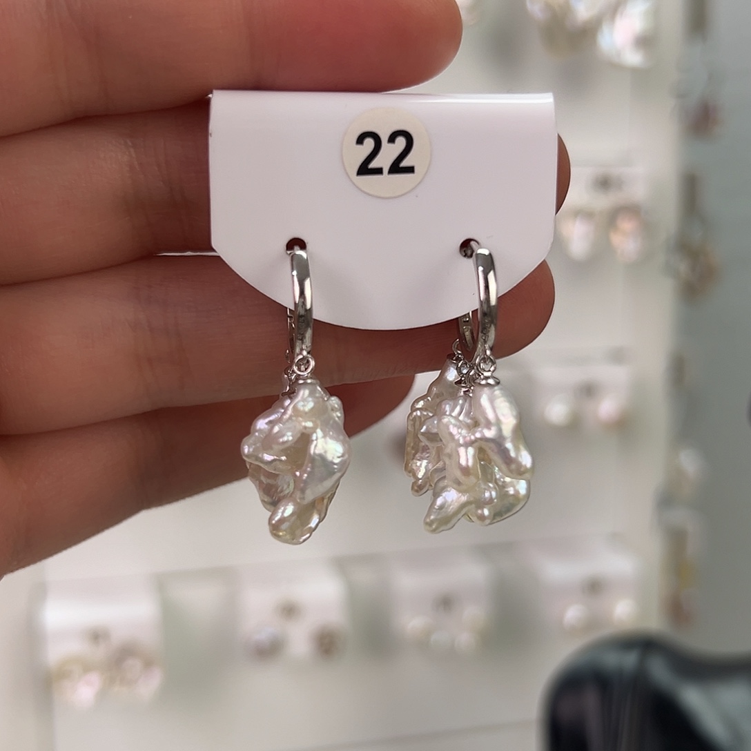 非金属巴洛克花瓣耳饰 