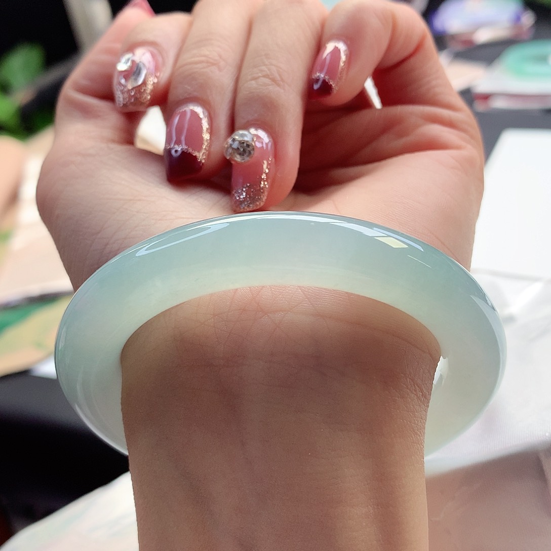 翡翠手镯未镶嵌55-56圈口冰胶晴底