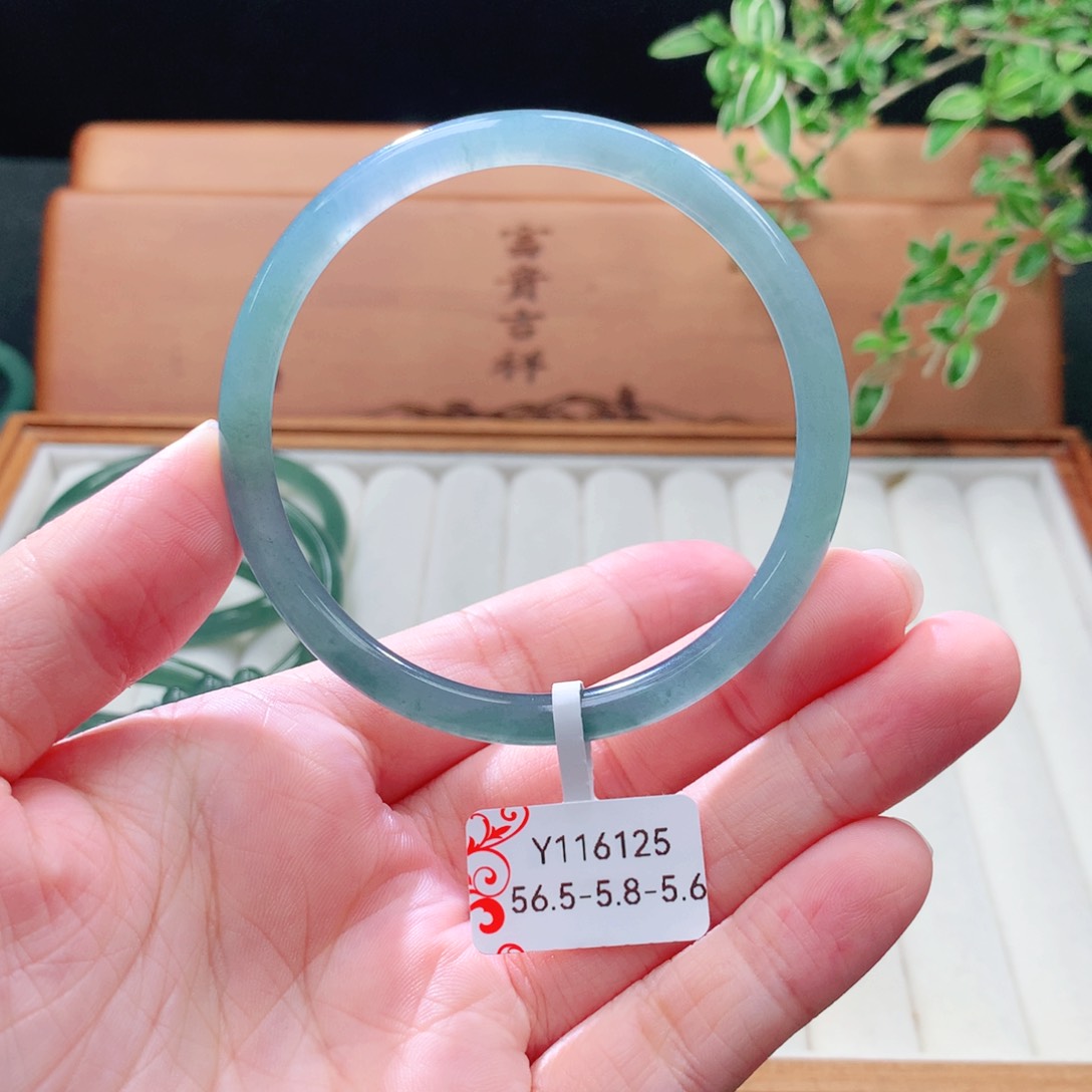 未镶嵌手镯（圆镯）翡翠