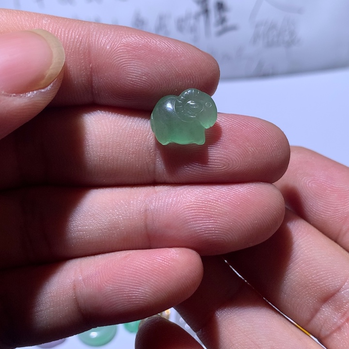 翡翠未镶嵌颈饰36445