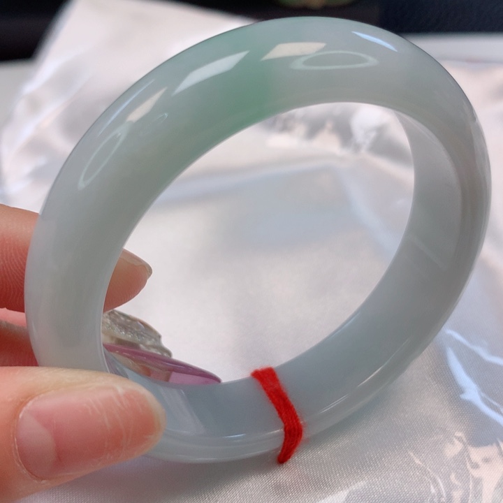 翡翠手镯未镶嵌52圈