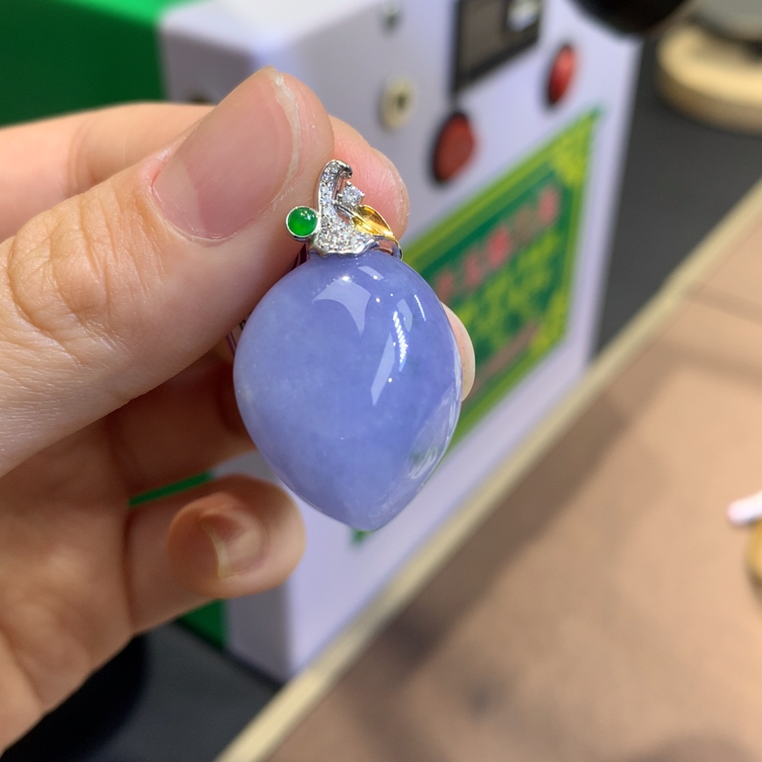 翡翠18K金镶嵌颈饰翡翠
