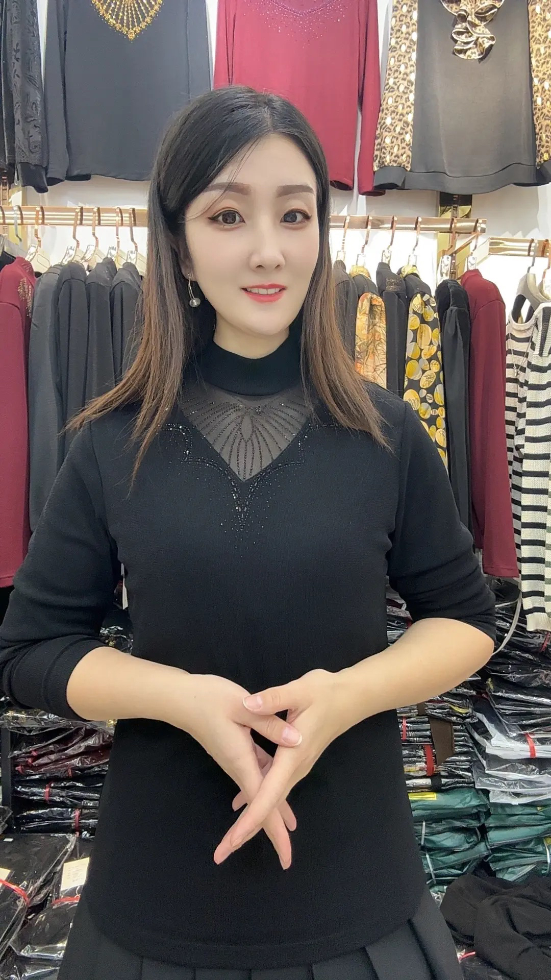 33#冬季加绒显瘦洋气时尚长袖气质半高领烫钻打底衫遮肉黑色