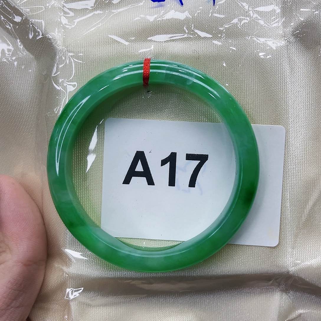 翡翠手镯未镶嵌多样性