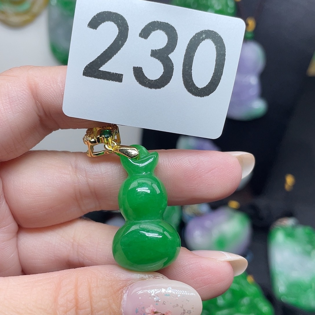 翡翠未镶嵌吊坠(赠链)