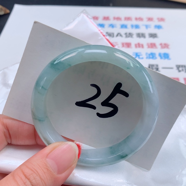 翡翠手镯未镶嵌翡翠