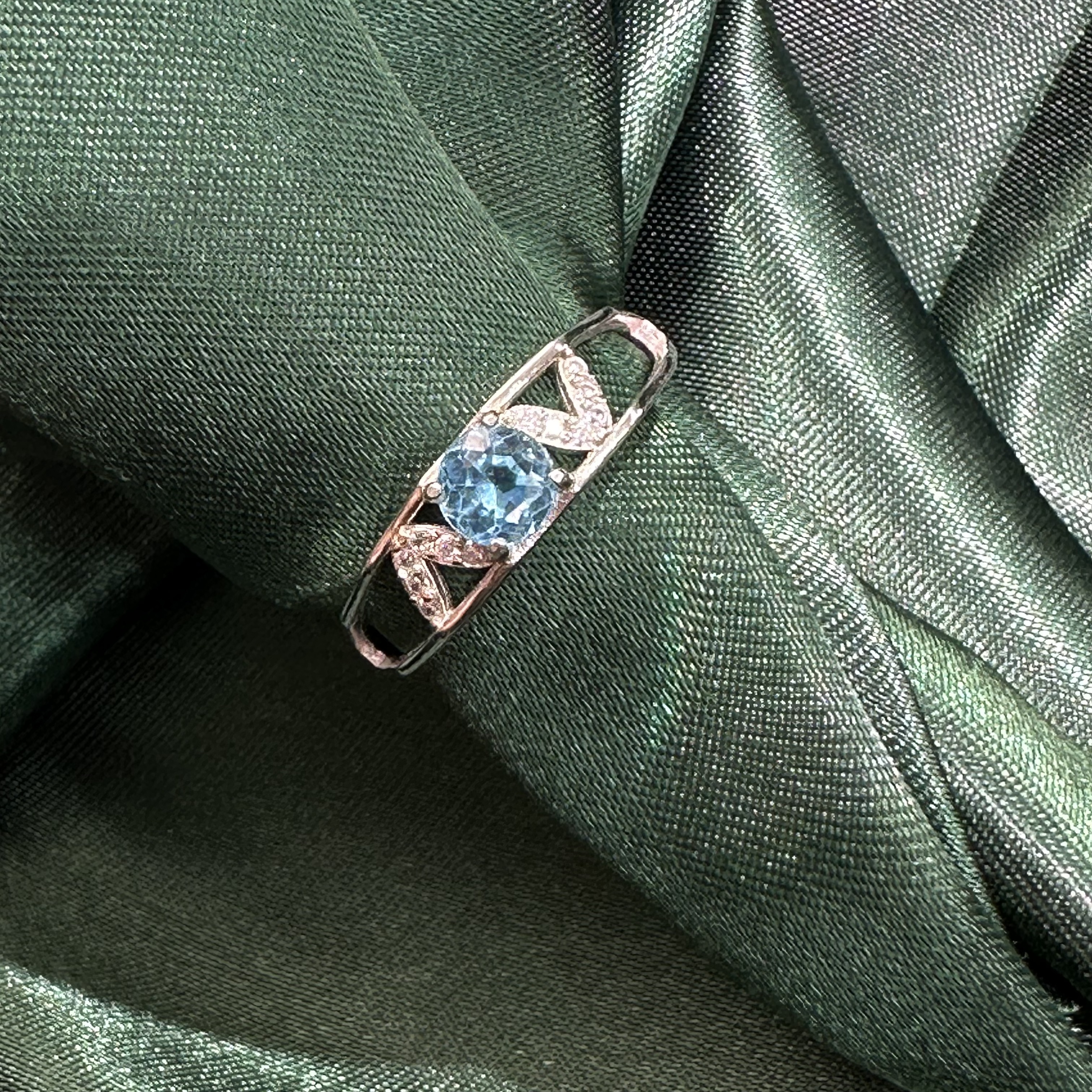 天然托帕石圆形切工7*7蓝色气质经典简约轻奢精致新店福利款