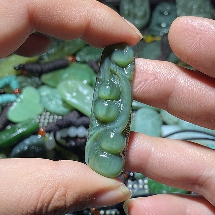 炭***鱼和田玉（糖玉）未镶嵌吊坠(不含链)