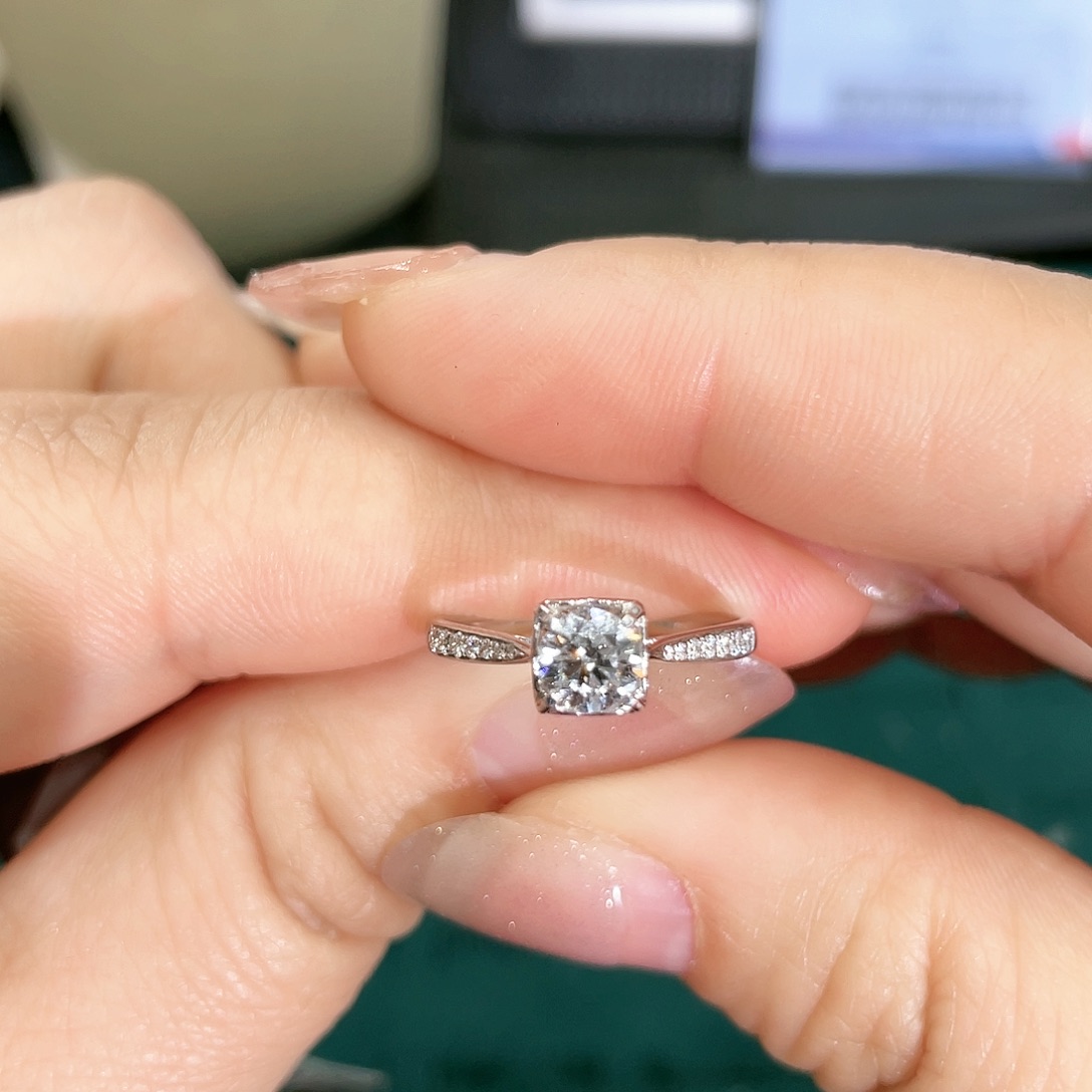 实验室培育钻石18K金镶嵌18k金培育钻石女戒