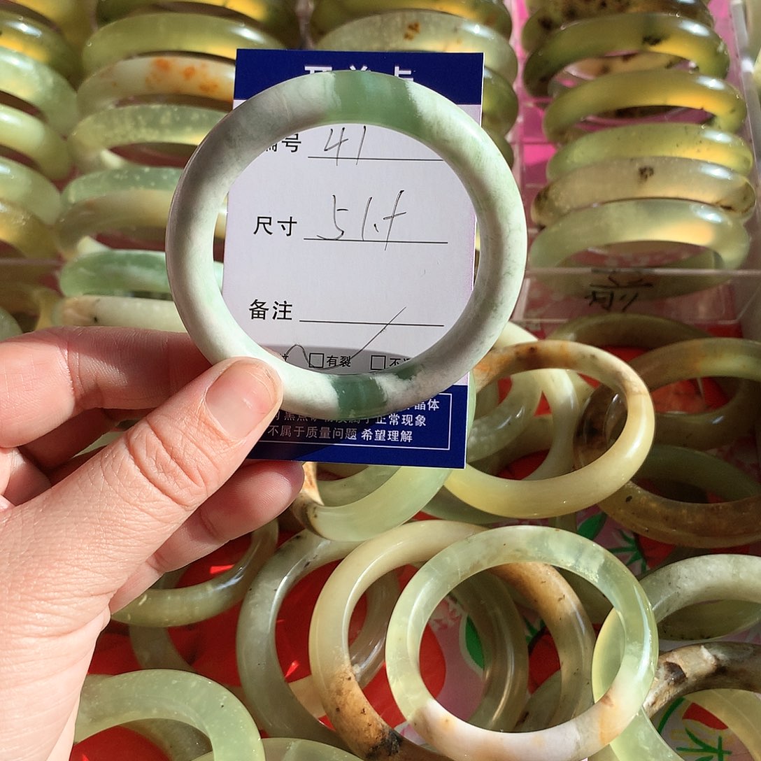 蛇纹石玉手镯未镶嵌