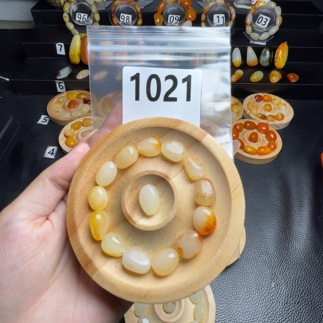 Y***和田玉未镶嵌手串