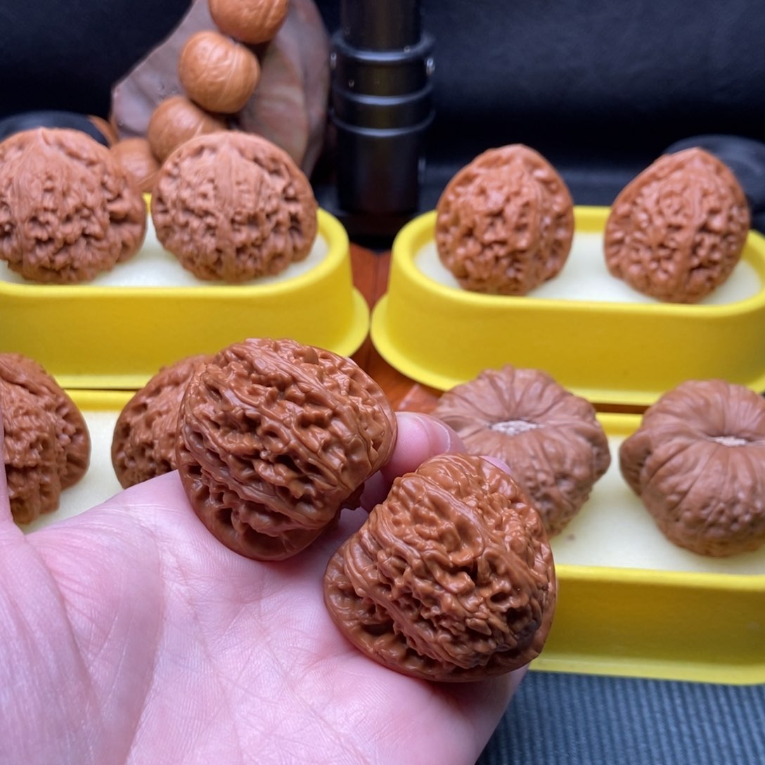 文玩核桃吊坠?**t三角白