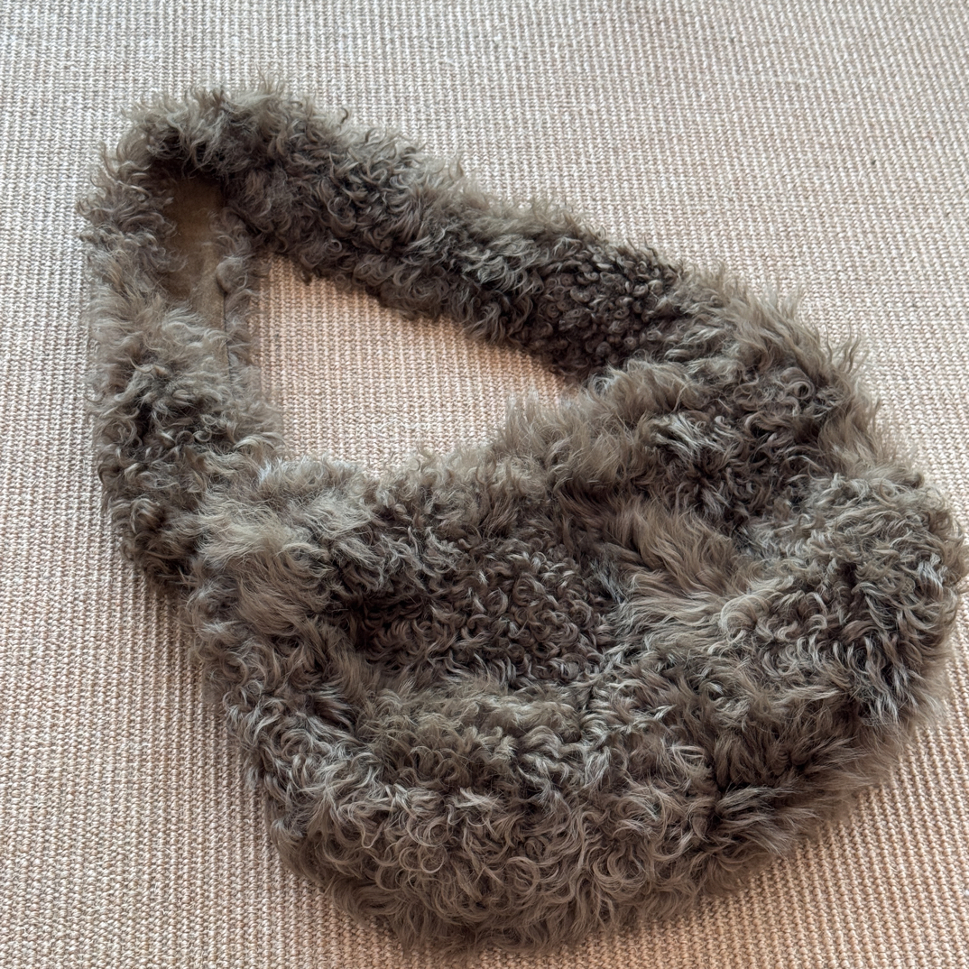 VIINS冬新款时尚纯色毛绒绒单肩包手提包女95009