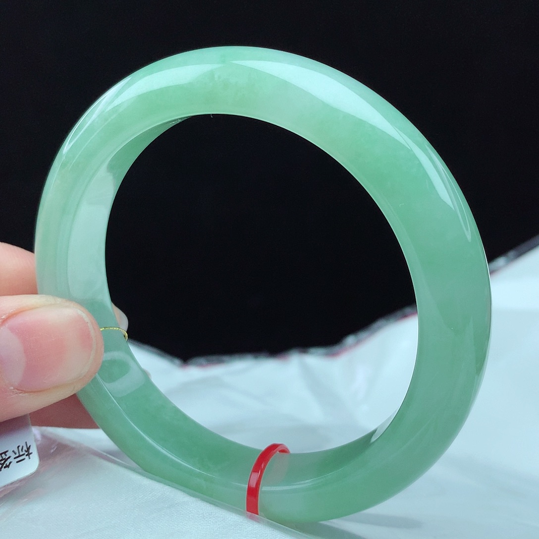 翡翠手镯未镶嵌55圈3233