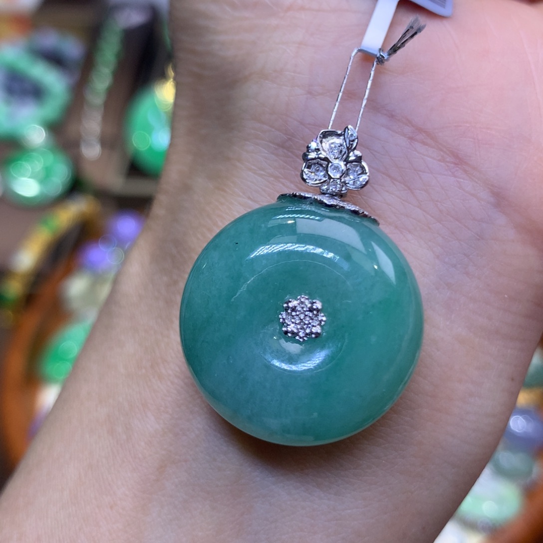 翡翠18K金镶嵌颈饰