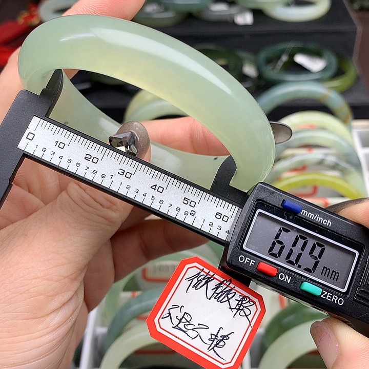 蛇纹石玉手镯未镶嵌1047