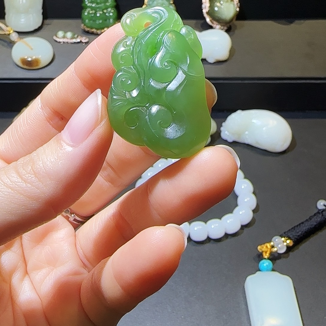 和田玉未镶嵌颈饰