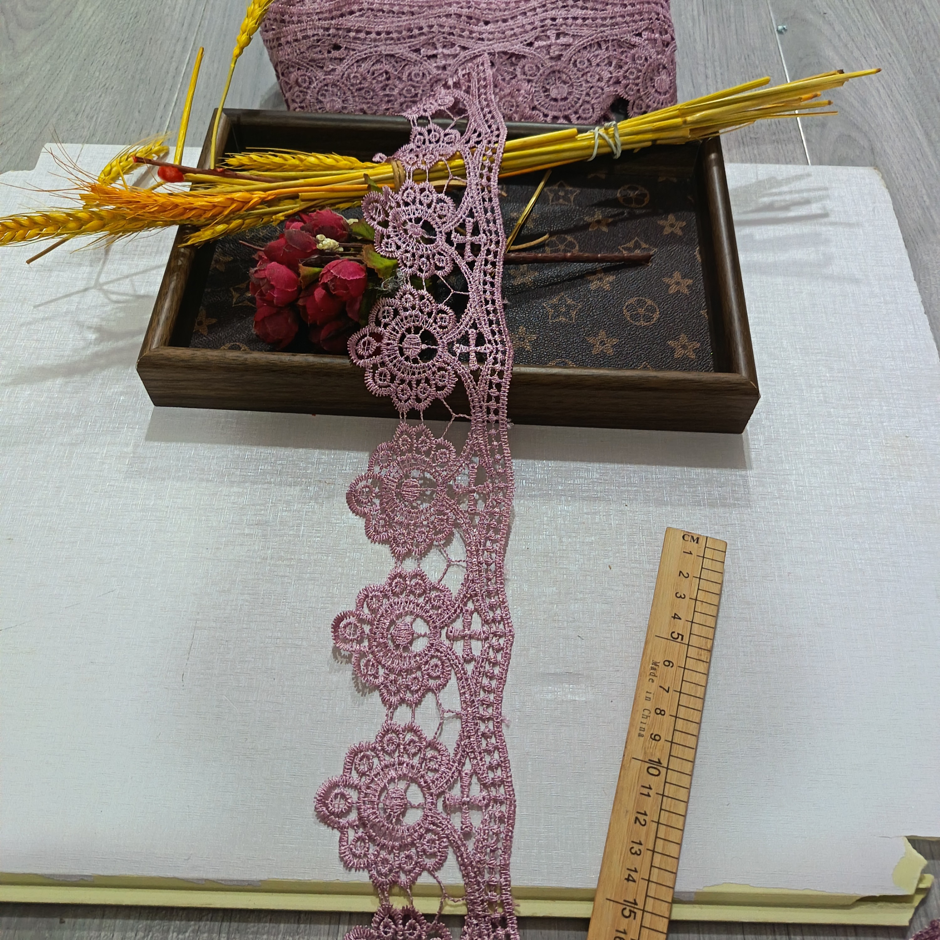 13米紫色水溶刺绣大边水溶装饰花边沙发垫床裙窗帘服装辅料